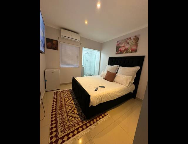 9 BEDROOM FREESTANDING FOR SALE IN TABLE VIEW